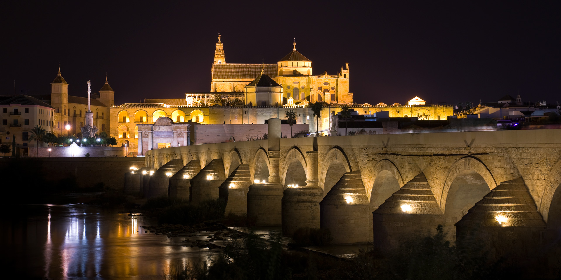 Cordoba en la noche by Adam Lack